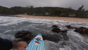 ドライリーフ大好きなメイソン・ホー！リーフに自ら突っ込むフリーサーフ動画