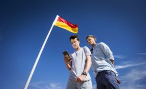 豪ビーチでのサメ出没確率を数値化したiPhoneアプリ「SharkMate」