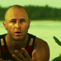 ビッグウェイブに巻かれても安心!?膨張装置付き(インフレータブル)ウエットスーツ