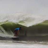 雨季のバリ島の波とは？