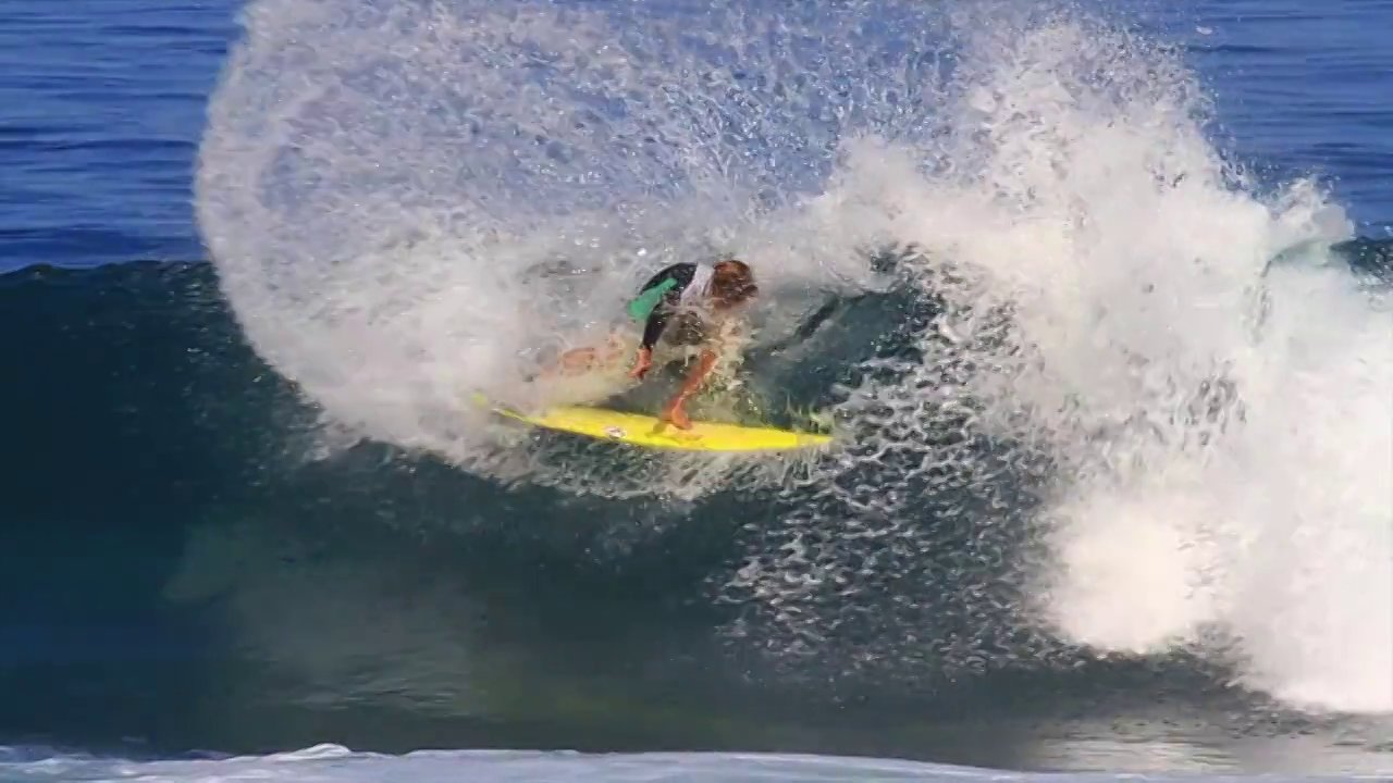 サーフィンの聖地オアフ島ノースショアでのエリック・ガイゼルマンのフリーサーフィン