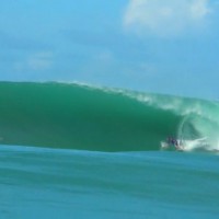 インドネシア屈指のライトハンダーとレフトハンダーを楽しむジェロニモ・ヴァルガス