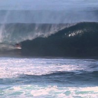 オアフ島ノースショアで2014年1月に誰がベストウェイブに乗ったのかを決める「Oakley Wave of the Winter January」