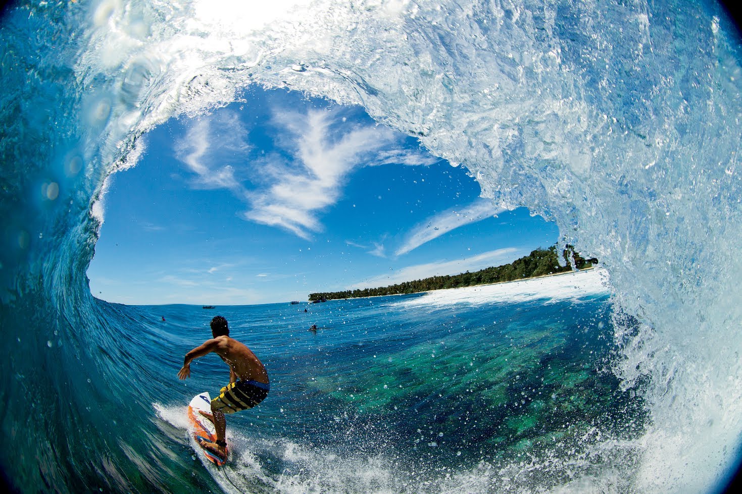 モーメンタム世代がメンタワイのカンドゥイで同窓会セッション サーフィン動画ニュース World Surf Movies