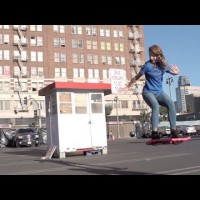 アメリカ生まれのウィール無しの未来型スケートボード?