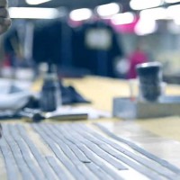 ウエットスーツの製造工程をチェック