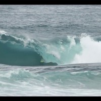 オーストラリア東海岸で癖のある波にチャージするケリー・スレーター