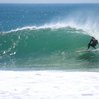 地元ニューポートでスタイリッシュにバレルクルーズ：アレックス・ノスト