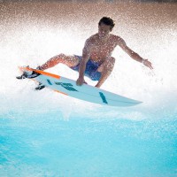 片方からの水圧に対してのみフニャっと折れ曲がるスライド・フィンズ