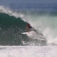 エンドレスサマーを実現しているアダム・ベネッツのバリ島サーフセッション