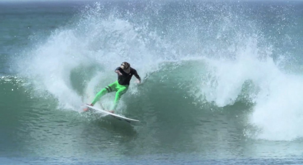 若くしてパワーサーファーとして成長するジェイク・マーシャル