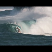 ケリー・スレーターによるバレルハント@ジャワ島