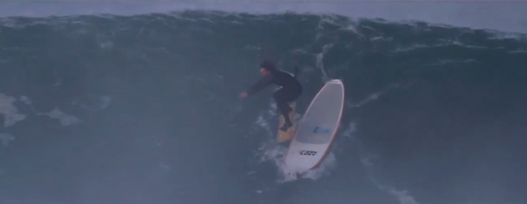 SUP&アライアの二刀流でチャージするサーファー：フレッド・コンパニオン