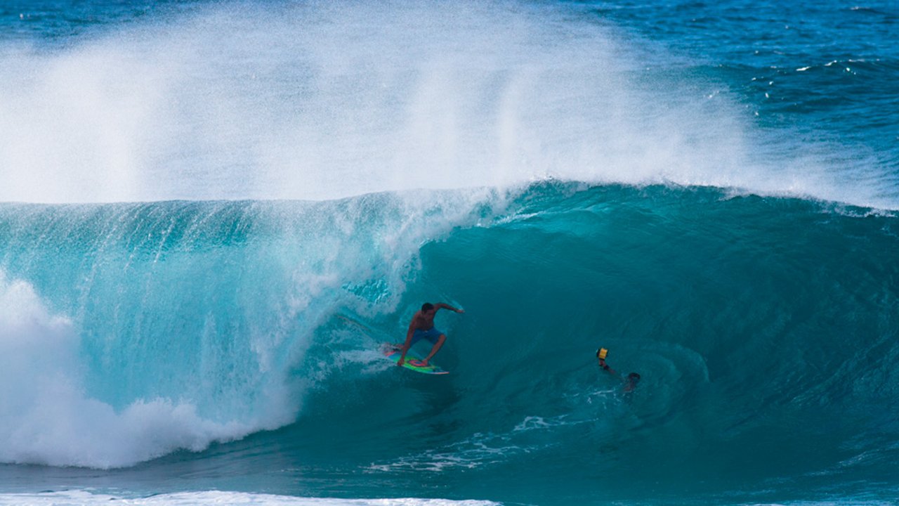 ビッグウェイブサーファーとして成長する若きハワイアンプロサーファー イーライ オルソン サーフィン動画ニュース World Surf Movies