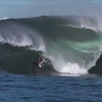 ザ・ライトのビッグウェイブで命がけの撮影：タジ&マーク