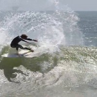 ペルーでマニューバ重視のフリーサーフ:ヤゴ・ドラ