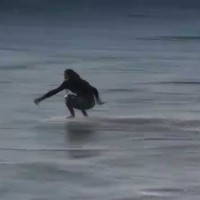 スキムボードでの水面滑走最長記録!?オースティン・キーン