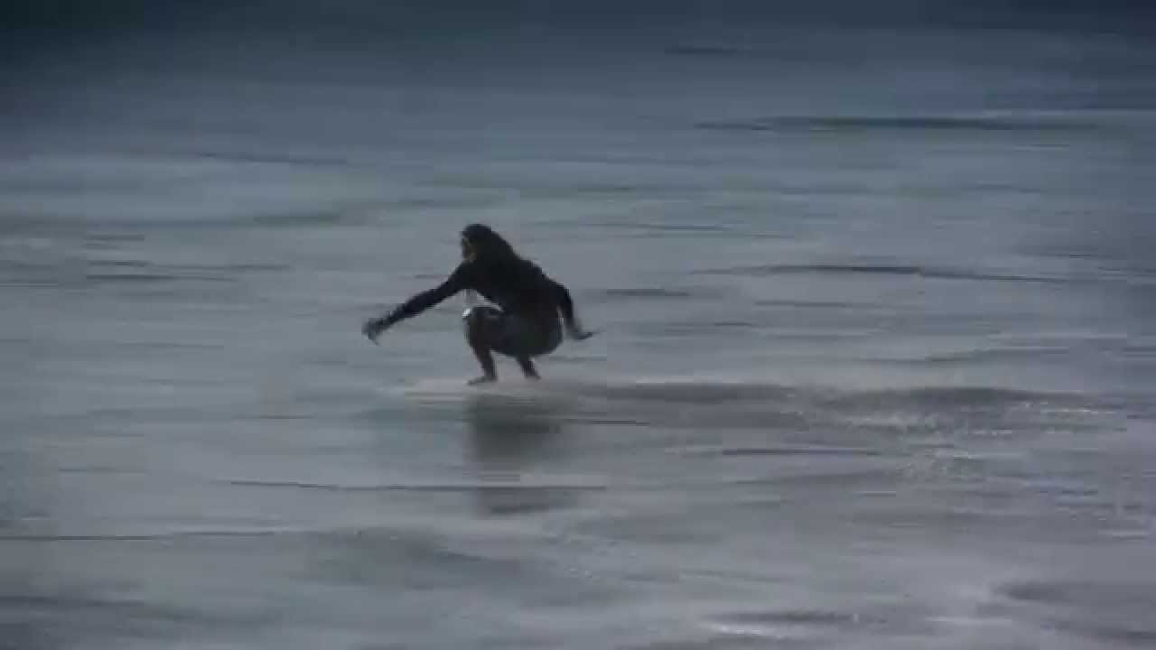 スキムボードでの水面滑走最長記録!?オースティン・キーン