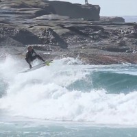 急激にホレ上がるウェッジな波でのフリーサーフ:カイ・オットン
