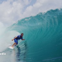 一流ウォーターフォトグラファーが映し出す世界トップサーファーたちのライド集