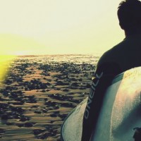 モーターによるアシスト機能が搭載されたサーフボード：ジェットソン