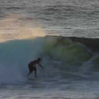 WA州北西部でフリーサーフ:クレイ・マルゾ