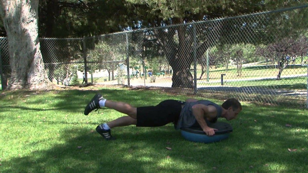 陸上でダックダイブ（ドルフィンスルー）のトレーニング