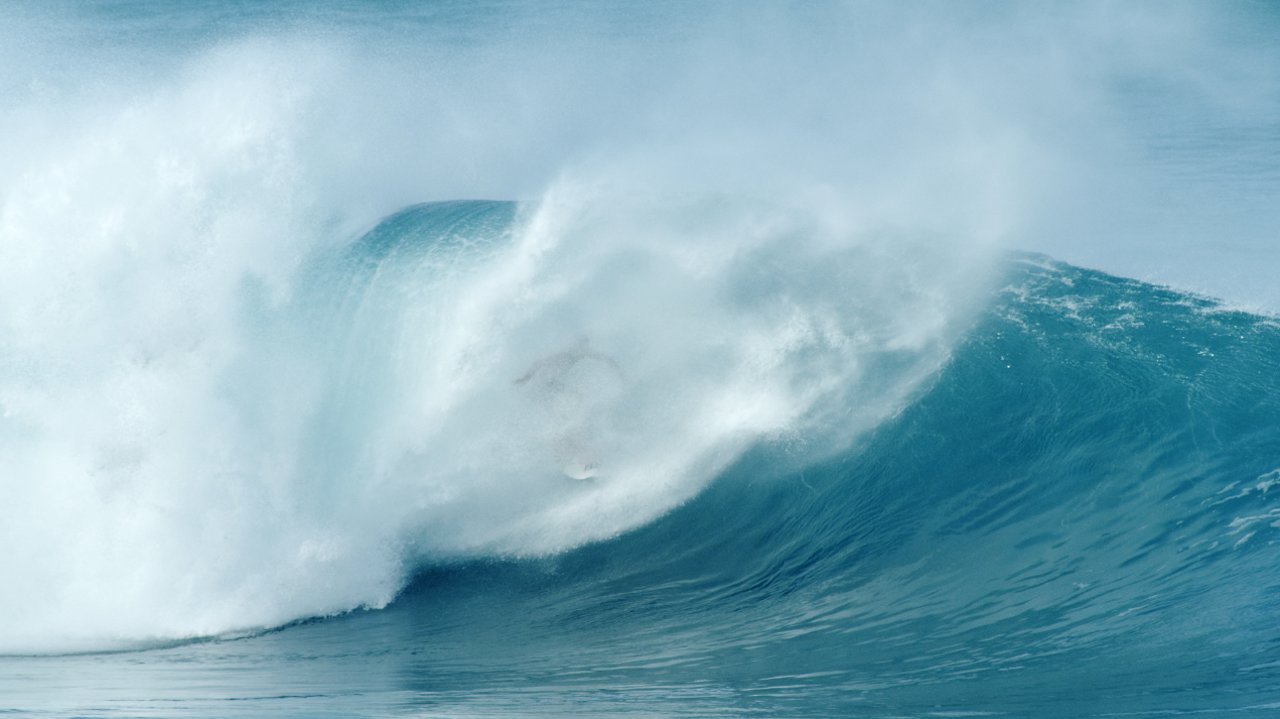 世界を飛び回るサーフ&パーティー好きフリーサーファー：オリバー・カーツ