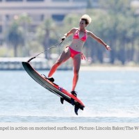 モーター付きサーフボード「ジェットサーフ」が体験できる世界初の場所とは?