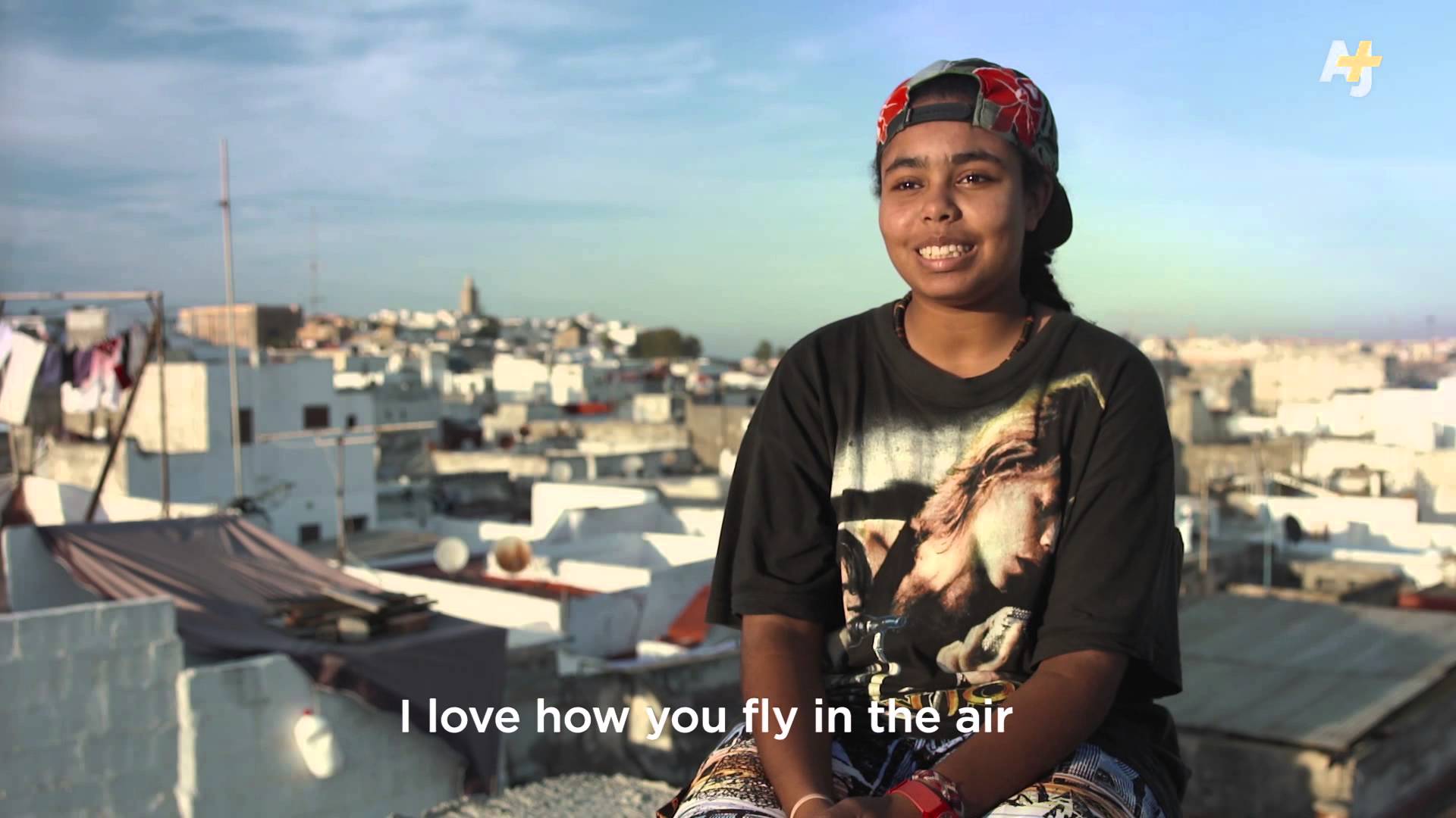 モロッコのサーファーガールシーンを切り開くオーマイマ・エルハリ