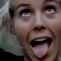 トップターンの参考になるフリーサーフ映像：レイラ・ハースト