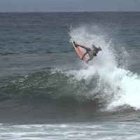 カイマナ・ハキアスのバリ島フリーサーフ映像