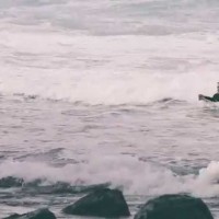 2015年シーズン前にホーム/マウイ島でのフリーサーフ:ダスティ・ペイン