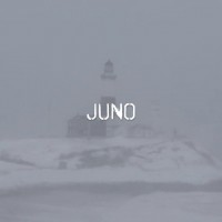 大型ストームが荒れ狂うニューヨークで波を求めたストームライダー