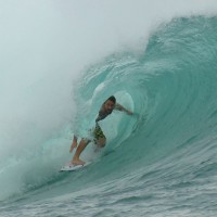 フィジーでバレルセッション：ミッチ・コレボーン