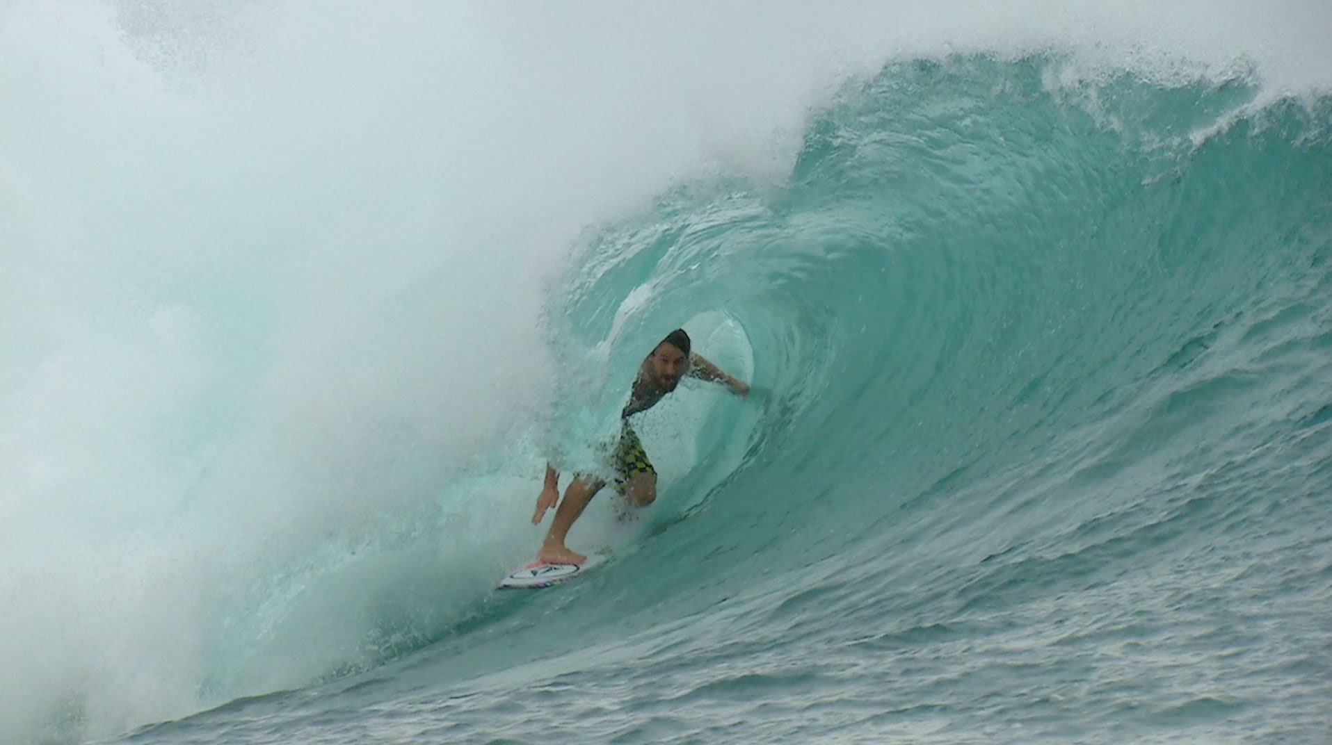 フィジーでバレルセッション:ミッチ・コレボーン