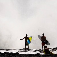 ステフが登場するサイクロンスウェルで激混みのスナッパーセッション