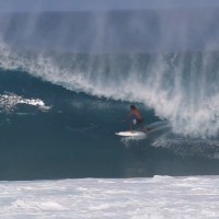 オアフ島ノースショアでのフリーサーフ:ジェレミー・フローレス