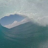 クラウドブレイクで10秒バレルのGoPro映像:アレックス・グレイ