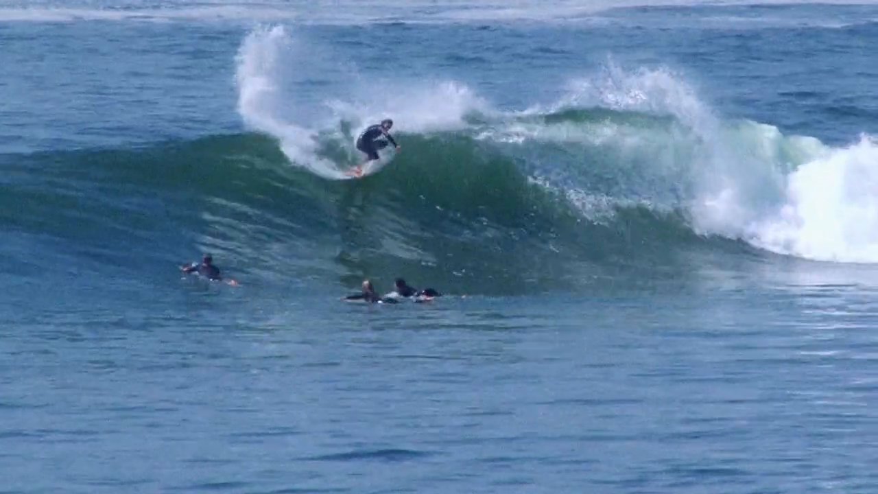 驚異的なアライアでのサーフ映像：ブライス・ヤング