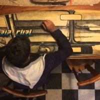 古いサーフボードがアートに変わるまでのタイムラプス映像