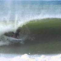 ホームのまん丸チューブを楽しむボビー・マルティネス