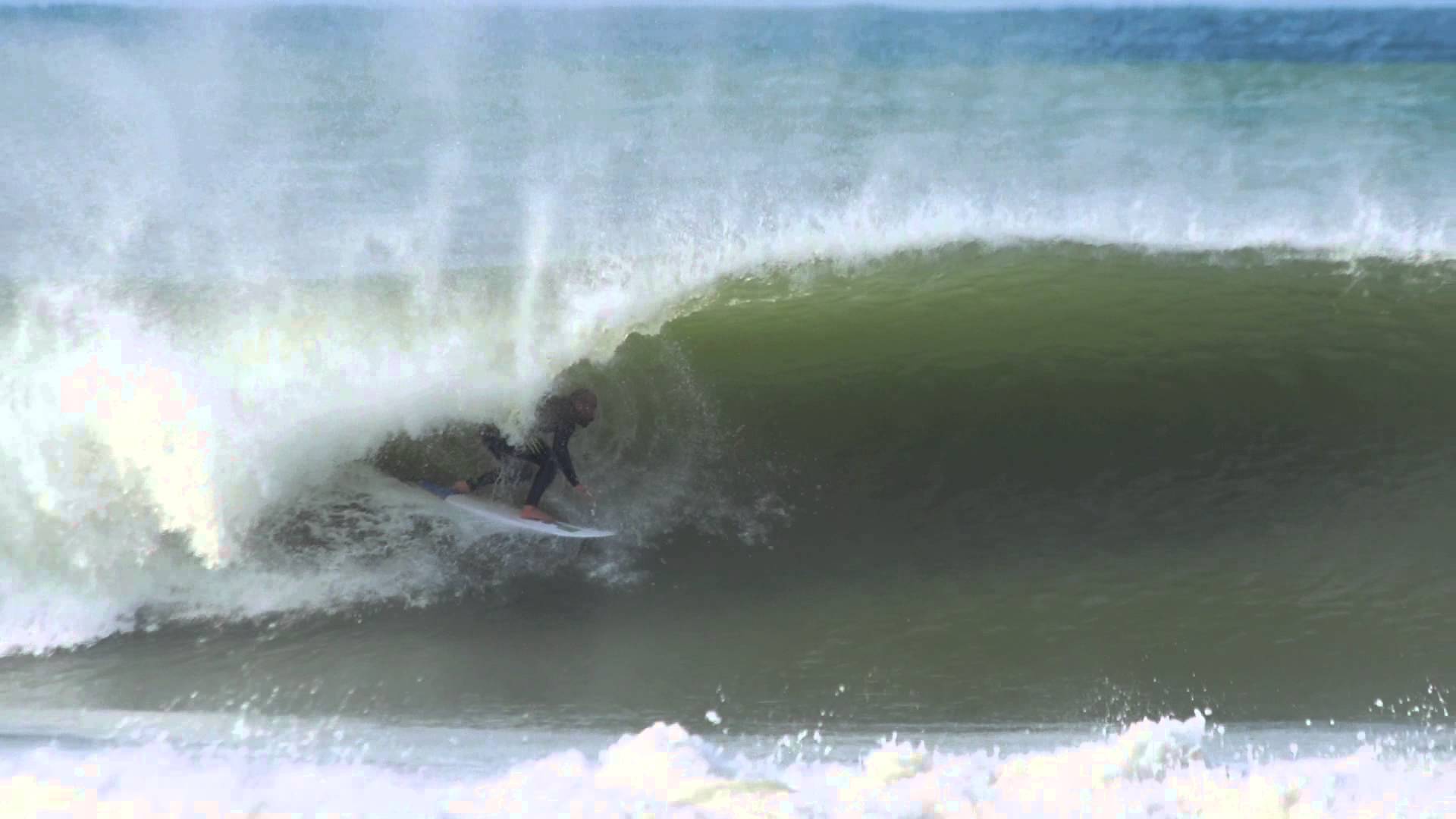 ホームのまん丸チューブを楽しむボビー・マルティネス