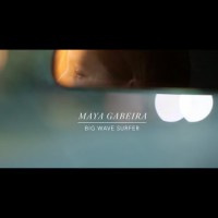 新たなスポンサー「ルルレモン」と契約した女性ビッグウェイブサーファーのマヤ・ガベイラ