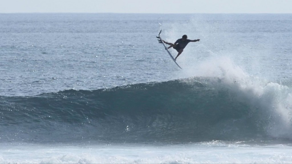 バリ島&スンバワ島レイキーピークでフリーサーフ：クーパー・チャップマン