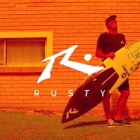 若手トップフリーサーファーの最新シグネチャーボード:ノア・ディーン