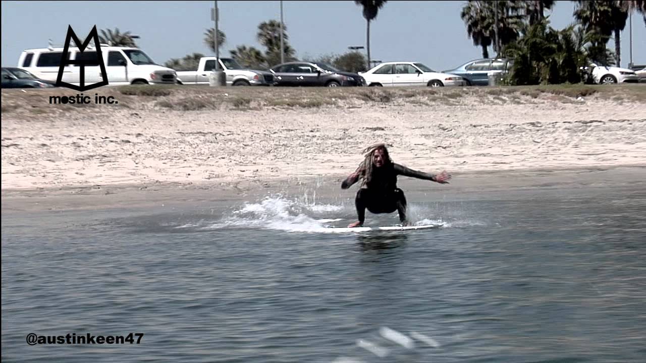 スキムボードでのスピン映像:オースティン・キーン