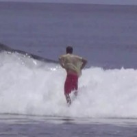 スペイン人サーファーによるテイラー・スティール監督作品へのオマージュ動画