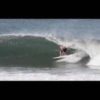 コスタリカでのフリーサーフ:アーロン・コーミカン