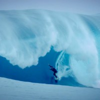 大注目ビッグウェイブスポット「ザ・ライト」でのチャージ映像